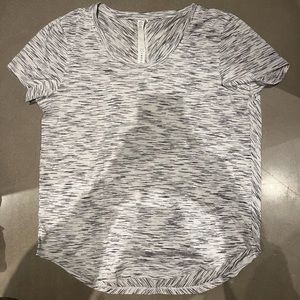 LULULEMON WHITE AND GREY HEATHER TEE 🤍🖤